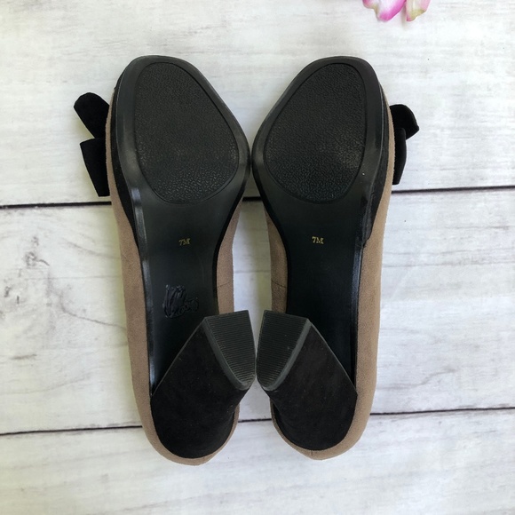 Ann Marino Brown Suede Heels with Black Bow - Picture 4 of 6